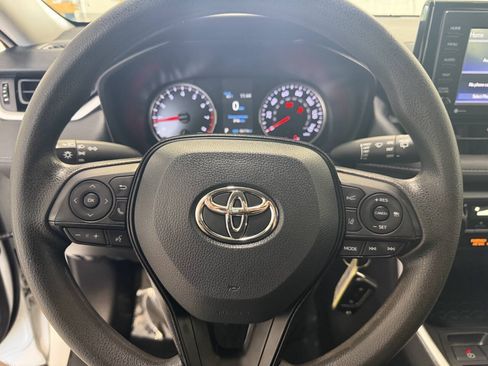 Used 2022 Toyota RAV4 LE w/ Carpet Mat Package (TMS) AWD/4WD image 15