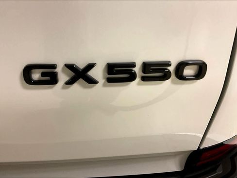 Used 2024 Lexus GX 550 image 9