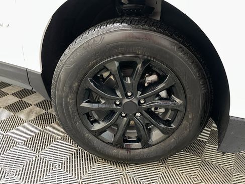 Certified 2021 Chevrolet Equinox LT image 50