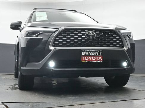 Certified 2022 Toyota Corolla Cross XLE w/ Black Badges Package (TMS) AWD/4WD image 37