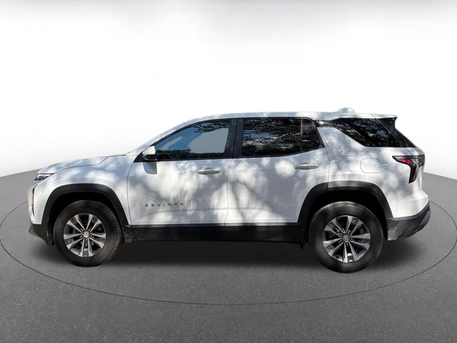 Used 2025 Chevrolet Equinox LT AWD/4WD image 7