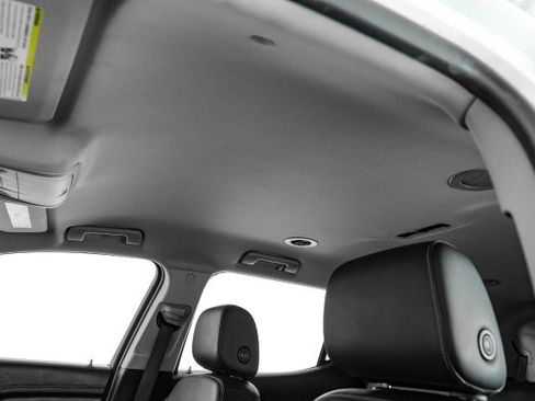 Used 2023 GMC Acadia SLT image 25