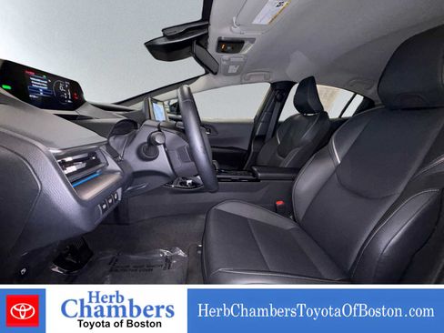 Used 2025 Toyota Prius XLE AWD/4WD image 6