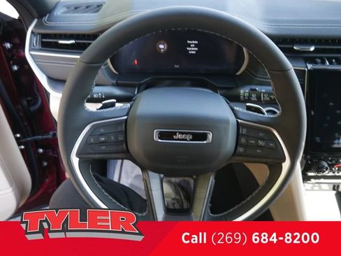 New 2025 Jeep Grand Cherokee Limited w/ Luxury Tech Group II AWD/4WD image 28
