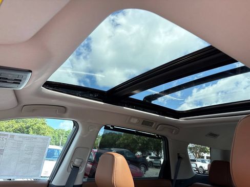 New 2026 Nissan Pathfinder Platinum w/ Accent Package FWD image 8