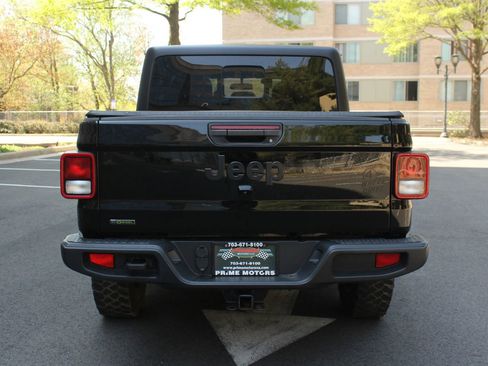 Used 2022 Jeep Gladiator Sport image 8