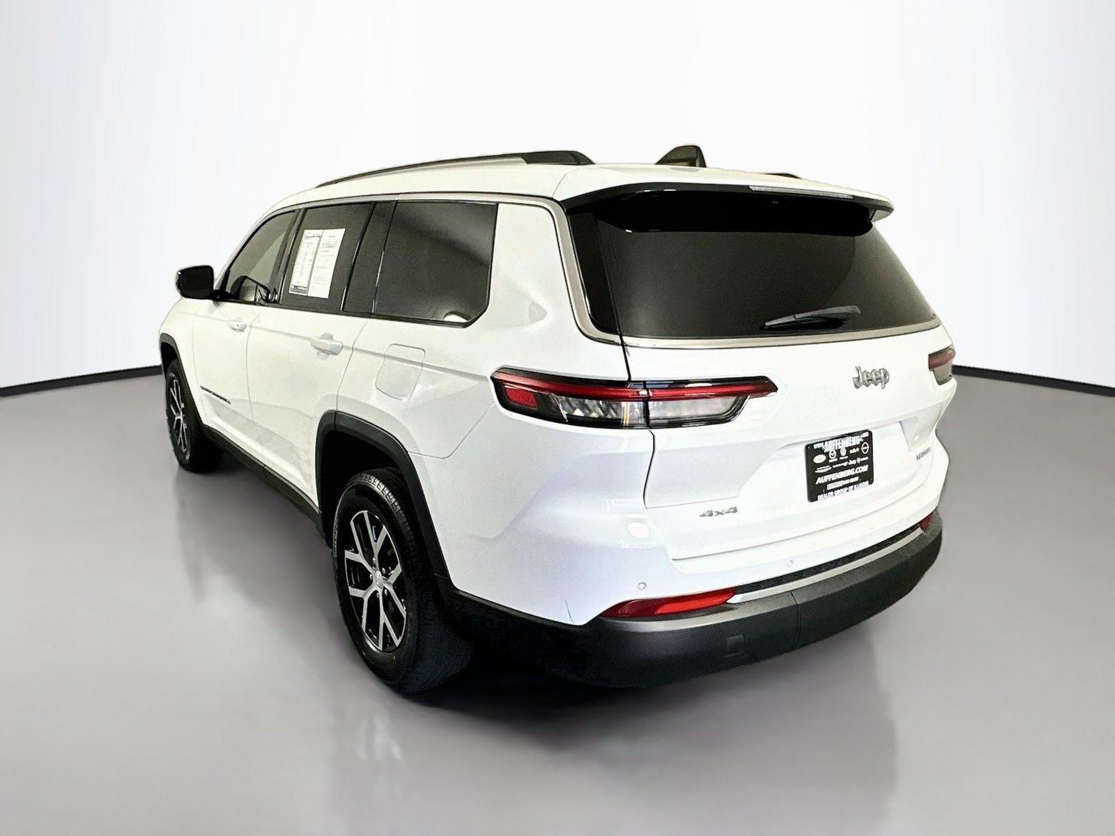 Used 2023 Jeep Grand Cherokee L Limited AWD/4WD image 5