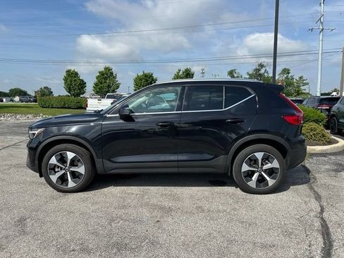 Used 2025 Volvo XC40 B5 Plus AWD/4WD image 4