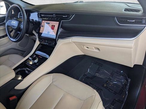 Used 2023 Jeep Grand Cherokee Limited image 22