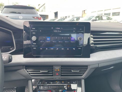 Used 2025 Volkswagen Jetta SE image 21