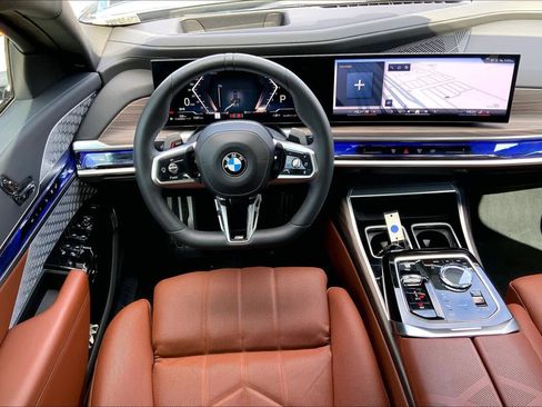 Certified 2023 BMW 760i xDrive w/ Luxury Rear Seating Package image 6