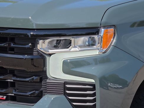 Used 2025 Chevrolet Silverado 1500 LT Trail Boss w/ Convenience Package II AWD/4WD image 32