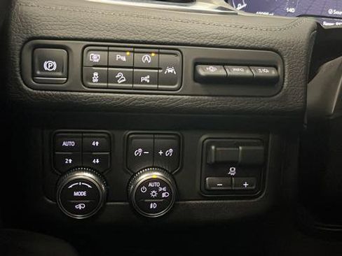 Used 2024 GMC Yukon XL Denali w/ Denali Reserve Package image 34