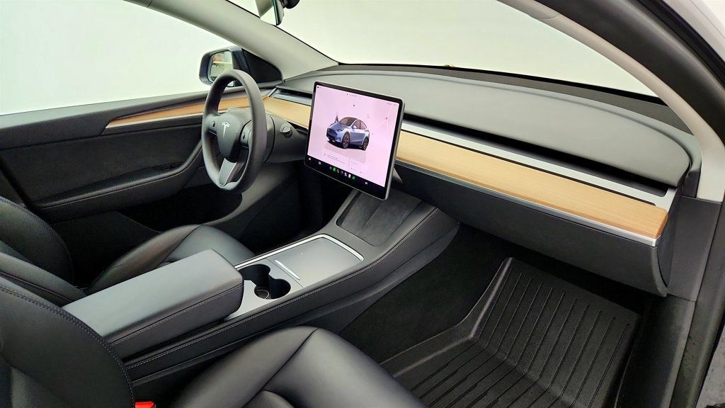 Used 2025 Tesla Model Y Long Range RWD image 30