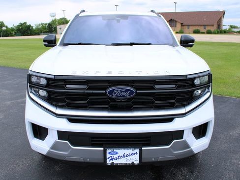 Used 2025 Ford Expedition Platinum w/ Driver's Package AWD/4WD image 2