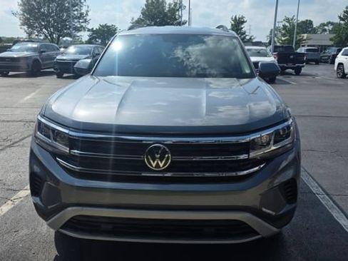 Used 2021 Volkswagen Atlas SE w/ Towing Package AWD/4WD image 2