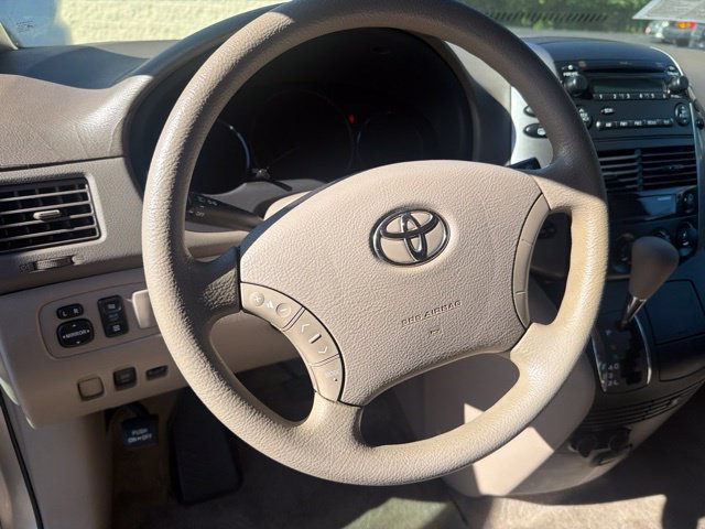 Used 2006 Toyota Sienna LE w/ LE Pkg 2 AWD/4WD image 14