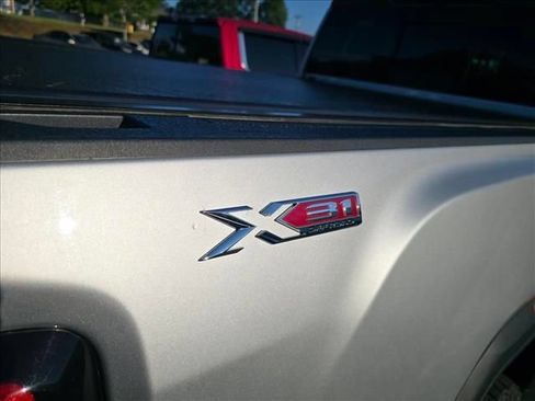 Used 2021 GMC Sierra 2500 SLT w/ SLT Premium Package AWD/4WD image 9