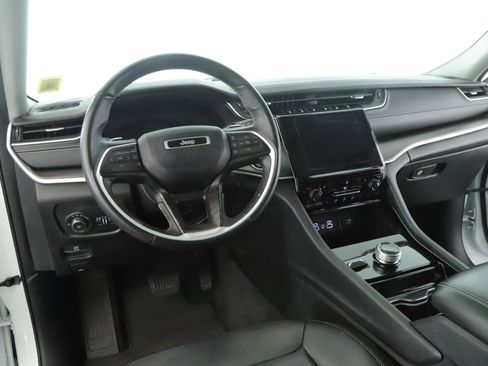 Certified 2022 Jeep Grand Cherokee L Limited AWD/4WD image 2