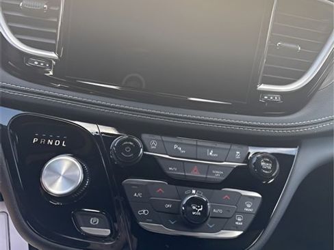 New 2026 Chrysler Pacifica Select image 16