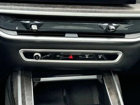 Used 2025 BMW X7 xDrive40i AWD/4WD image 19