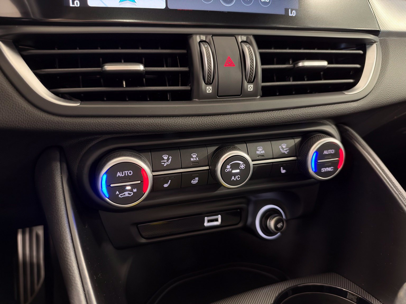 Used 2025 Alfa Romeo Giulia RWD image 27