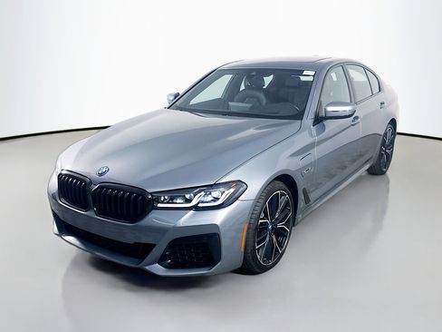 Used 2023 BMW 530e w/ M Sport Package RWD image 4