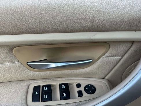 Used 2014 BMW 320i Sedan image 10