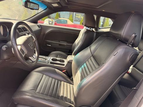 Used 2014 Dodge Challenger SXT RWD image 10