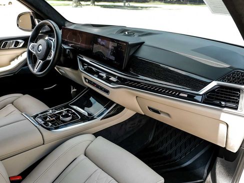 Used 2025 BMW X7 M60i AWD/4WD image 15