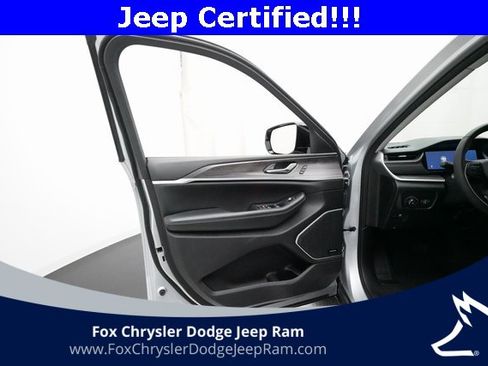 Used 2023 Jeep Grand Cherokee Limited image 28