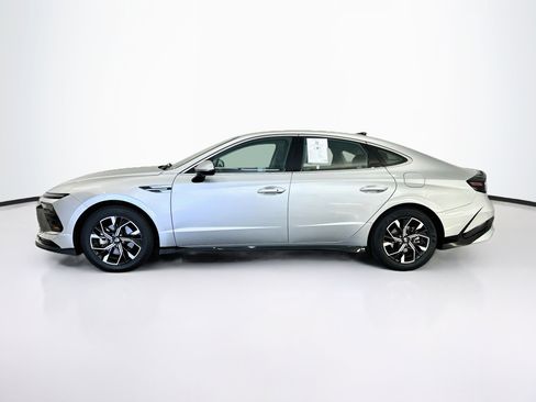 Used 2025 Hyundai Sonata SEL FWD image 4