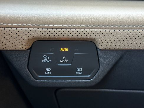 New 2026 Volkswagen Atlas Cross Sport SE image 23