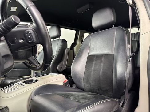 Used 2017 Dodge Grand Caravan SXT FWD image 18