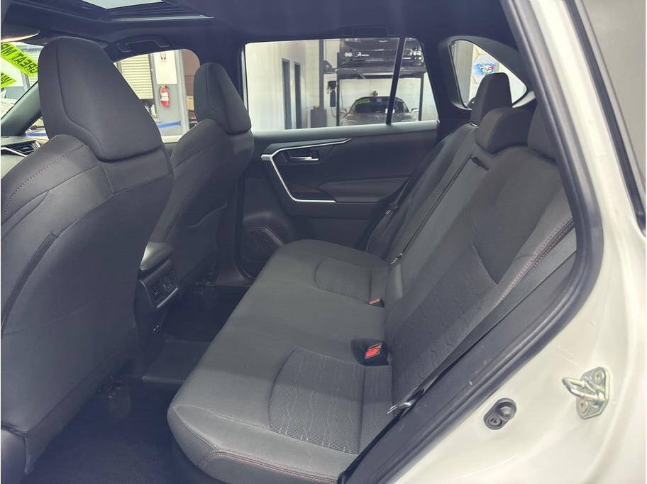 Used 2022 Toyota RAV4 SE w/ Weather & Moonroof Package AWD/4WD image 18