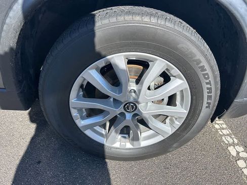 Used 2020 Nissan Rogue SV image 9