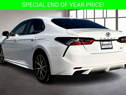 Used 2021 Toyota Camry SE image 4