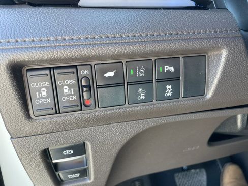 Used 2018 Honda Odyssey Elite image 25