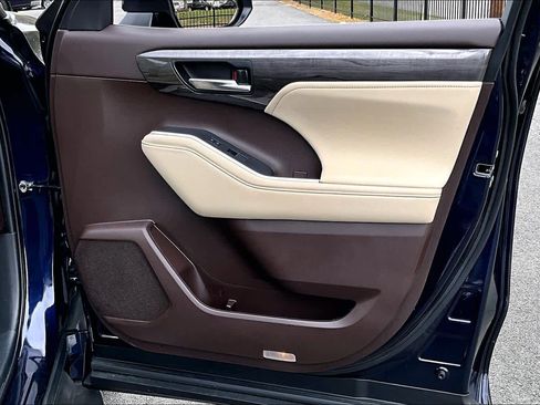 Used 2021 Toyota Highlander Limited image 23