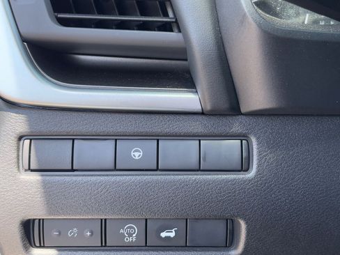 Certified 2025 Nissan Rogue SV image 28