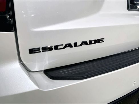Used 2023 Cadillac Escalade Sport Platinum w/ LPO, Floor Liner Package AWD/4WD image 31