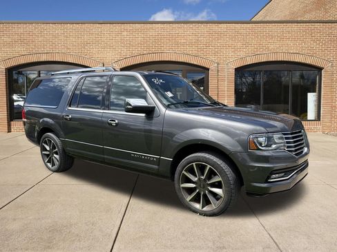 Used 2017 Lincoln Navigator L Reserve AWD/4WD image 1