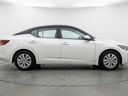 Used 2025 Nissan Sentra S image 11
