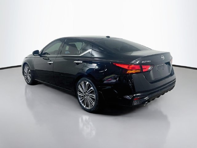 Used 2024 Nissan Altima 2.5 SL FWD image 7