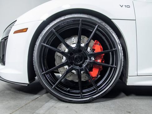 Used 2018 Audi R8 V10 w/ Premium Package RWD image 13