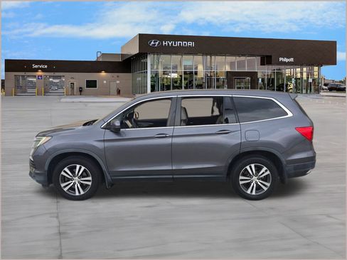 Used 2018 Honda Pilot EX image 2