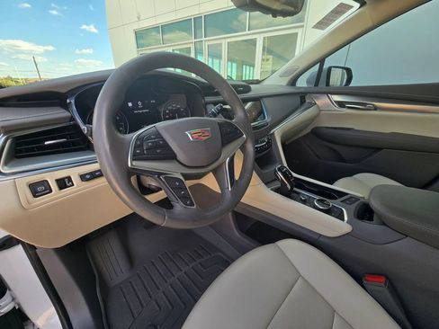 Used 2022 Cadillac XT5 Premium Luxury w/ Technology Package FWD image 12