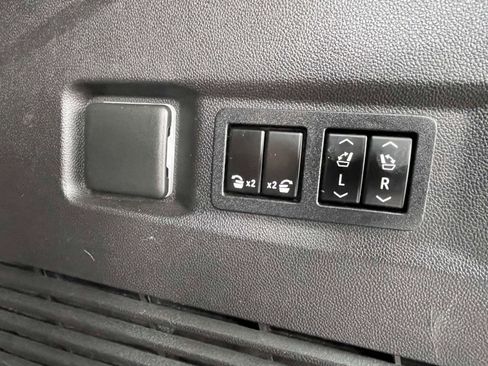 Used 2021 GMC Yukon Denali AWD/4WD image 9