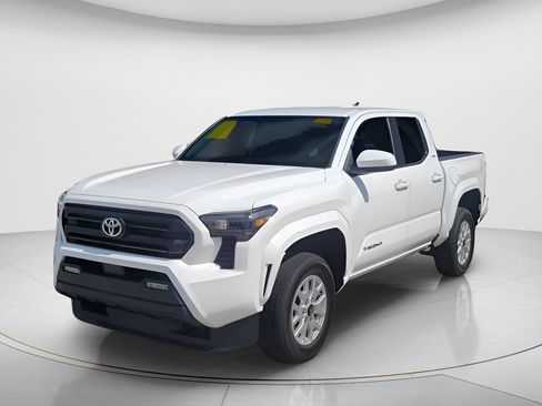 Used 2024 Toyota Tacoma SR5 w/ SR5 Upgrade Package AWD/4WD image 9