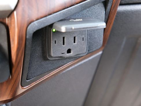 Used 2015 Ford F350 Lariat w/ Lariat Interior Package image 45